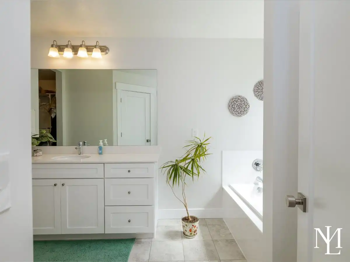 14833 S Springtime Rd Draper, Utah 84020 Home's Bathroom