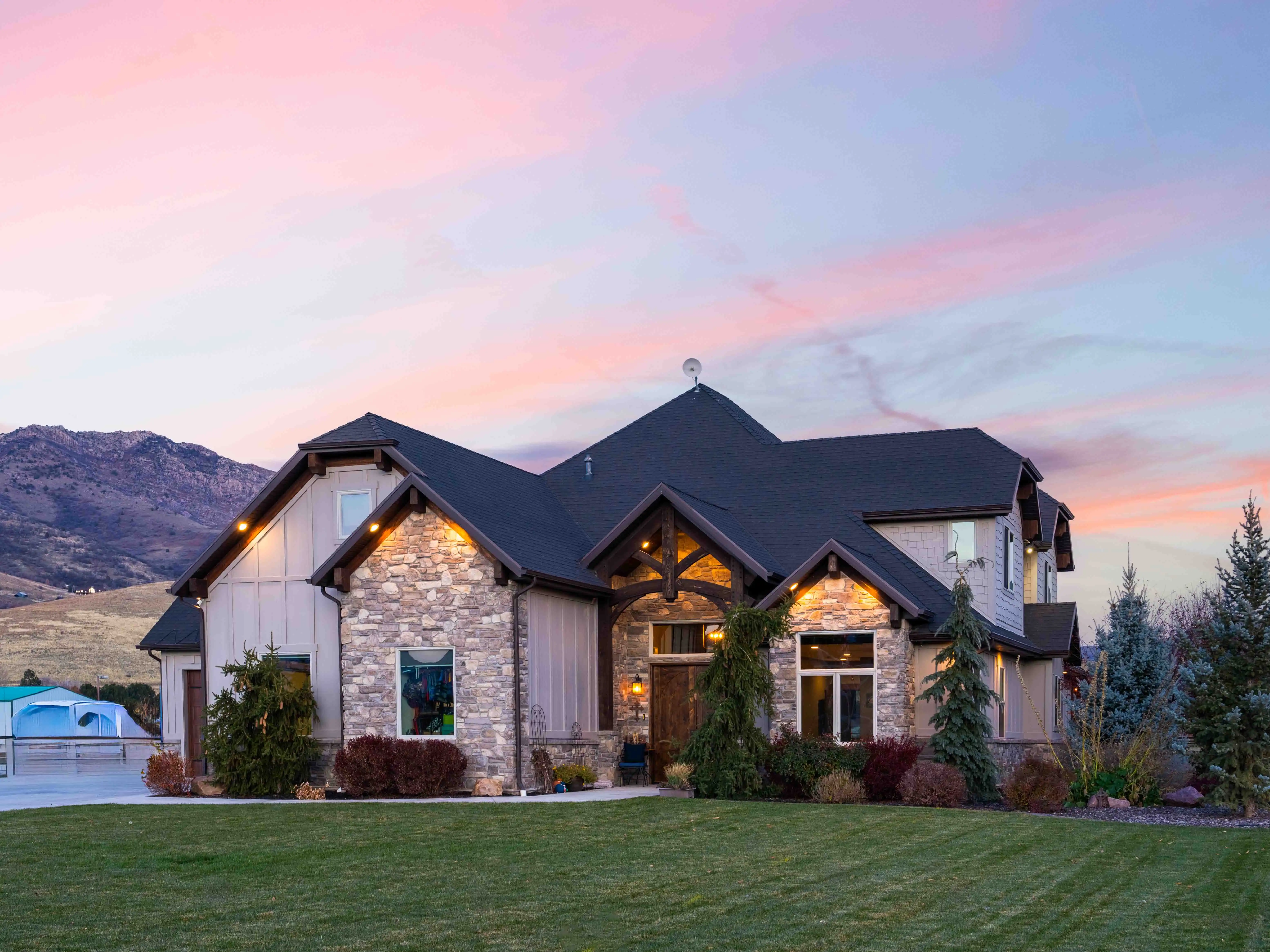 152-n-8750-e-huntsville-exterior-twilight