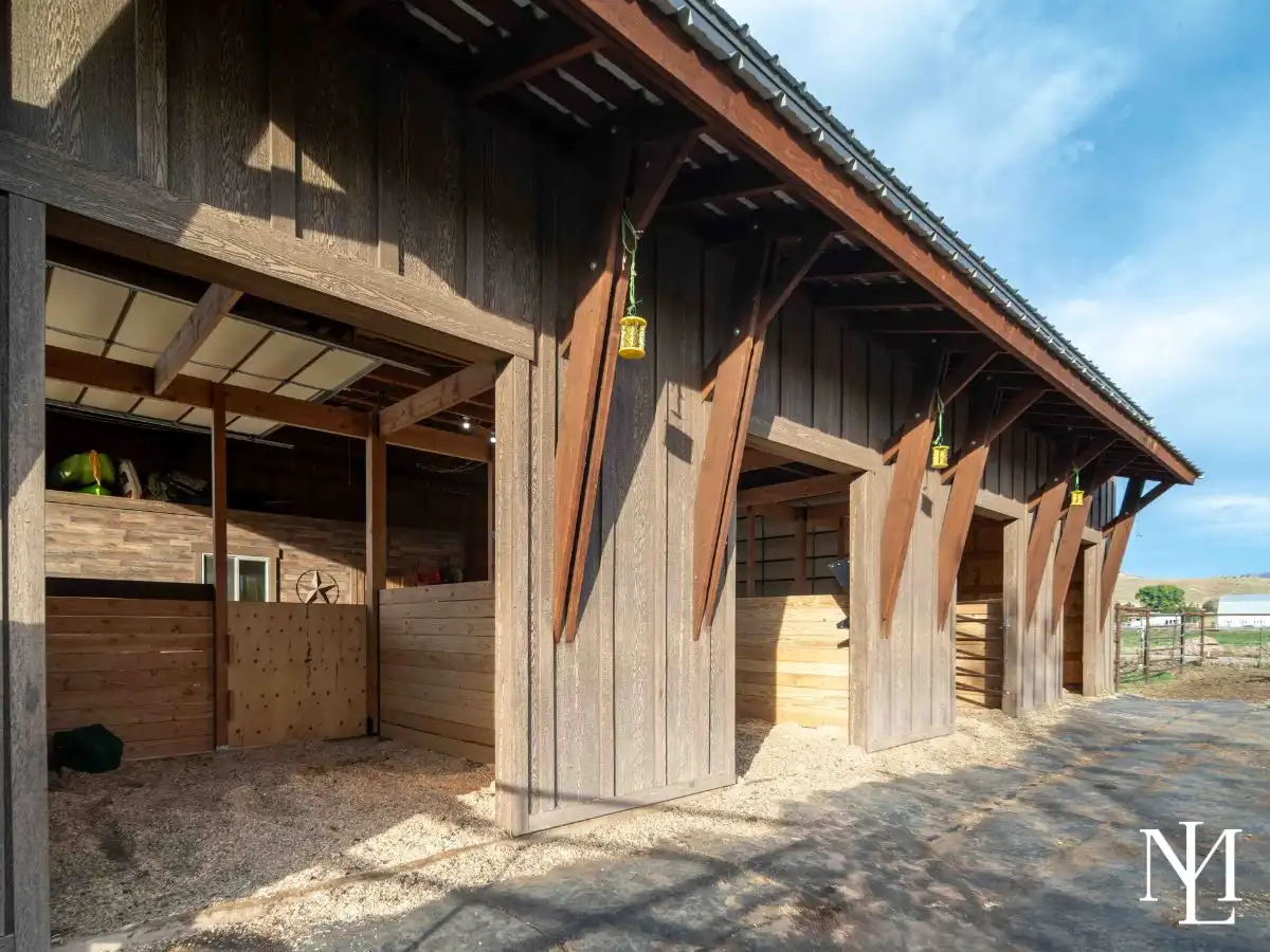 152 N 8750 E Huntsville, Utah 84317 Equestrian Barn Horse Stalls