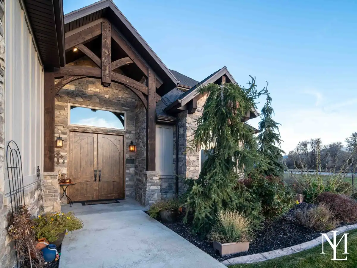 152 N 8750 E Huntsville, Utah 84317 Home's Exterior Entrance