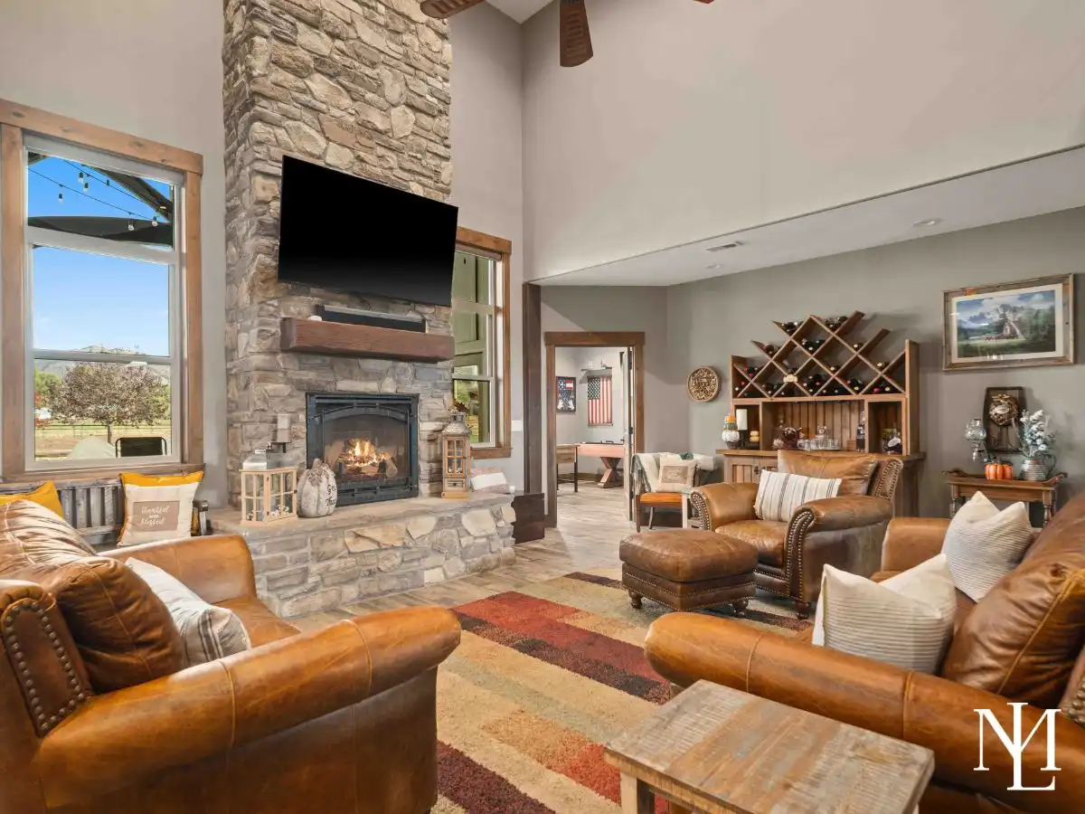 152 N 8750 E Huntsville, Utah 84317 Home's Living Room