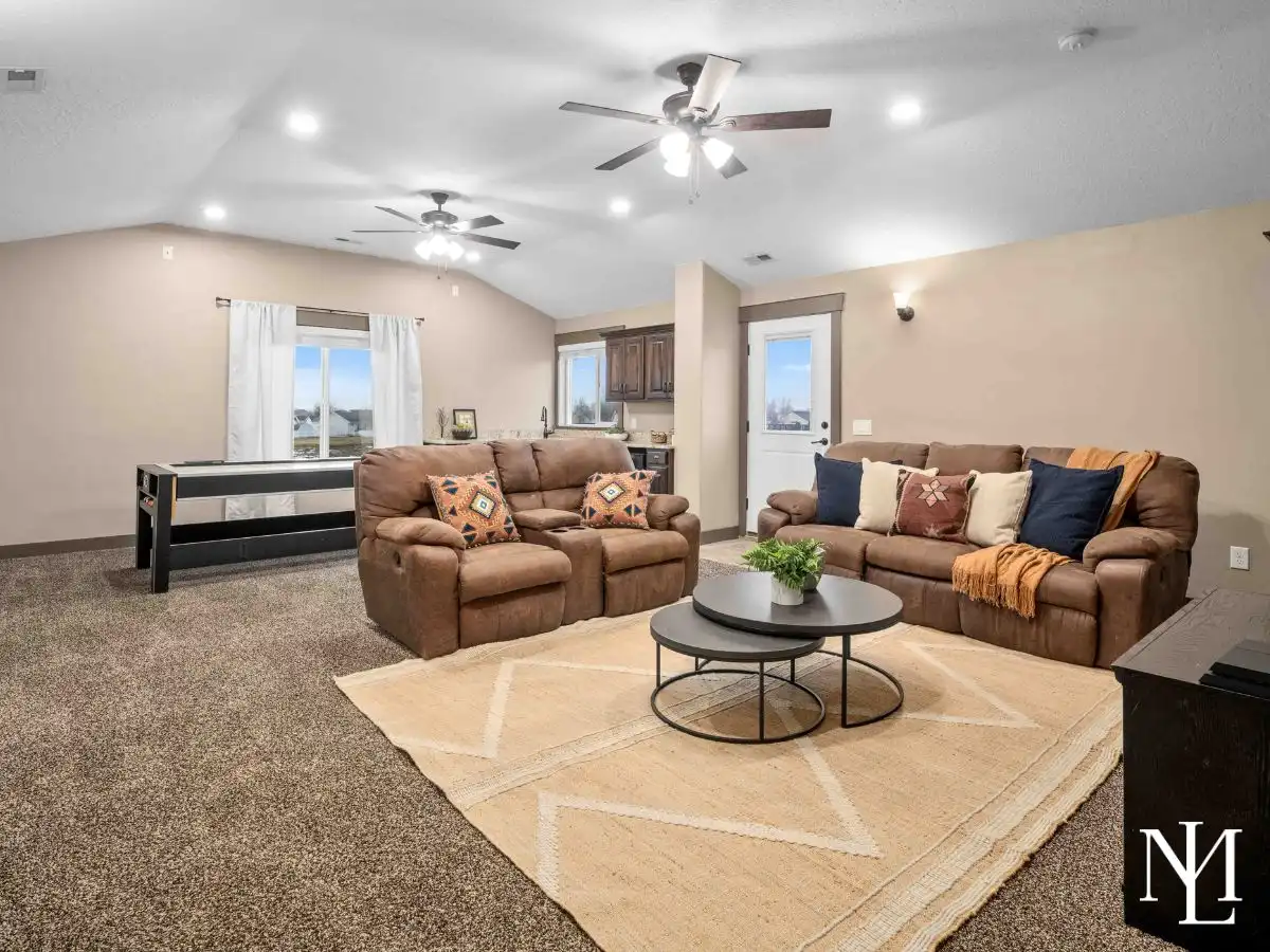 3736 W Hammon Ln Syracuse, Utah 84075 Home's Guest Living Quarters