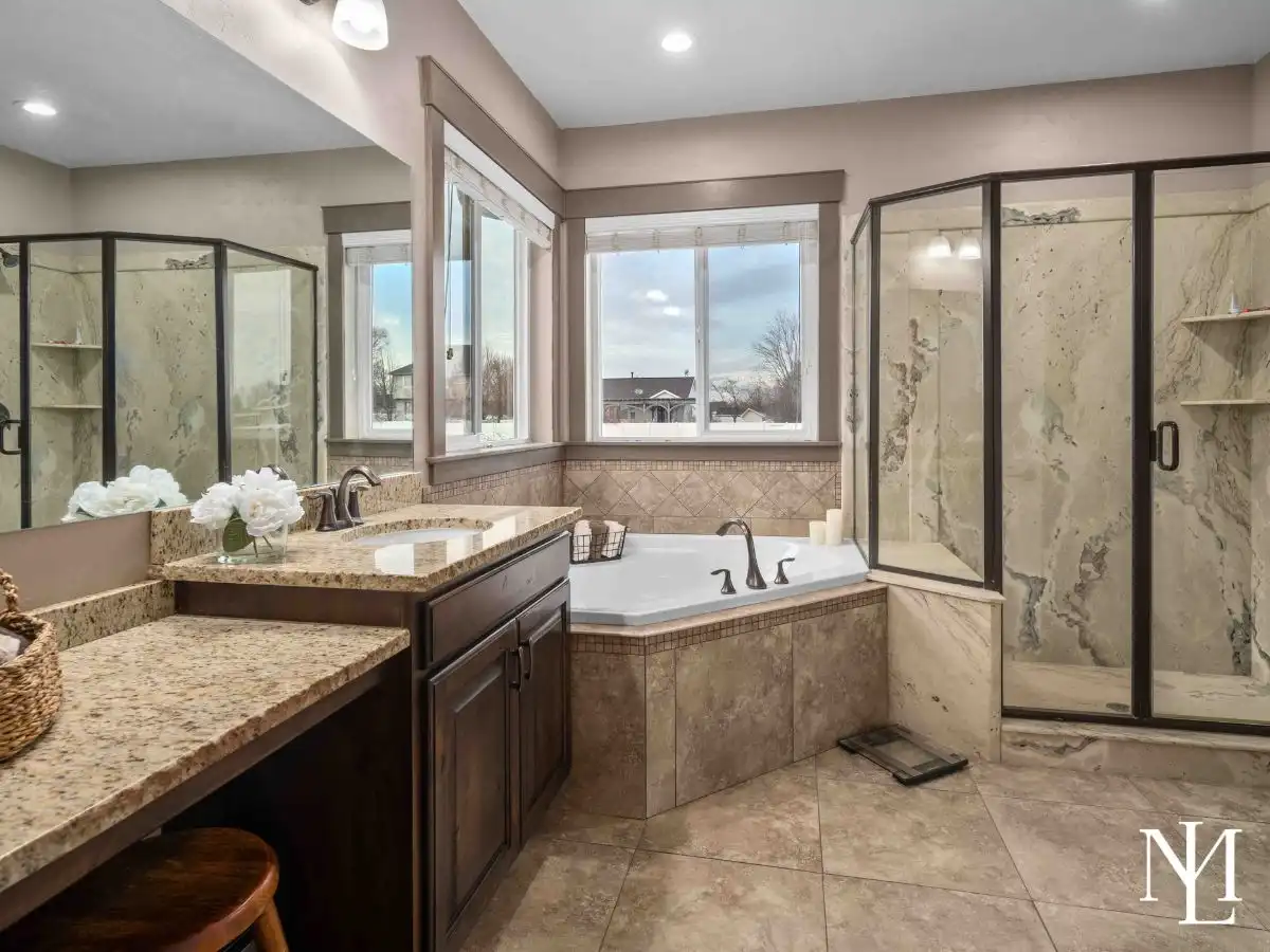 3736 W Hammon Ln Syracuse, Utah 84075 Home's Primary Bathroom