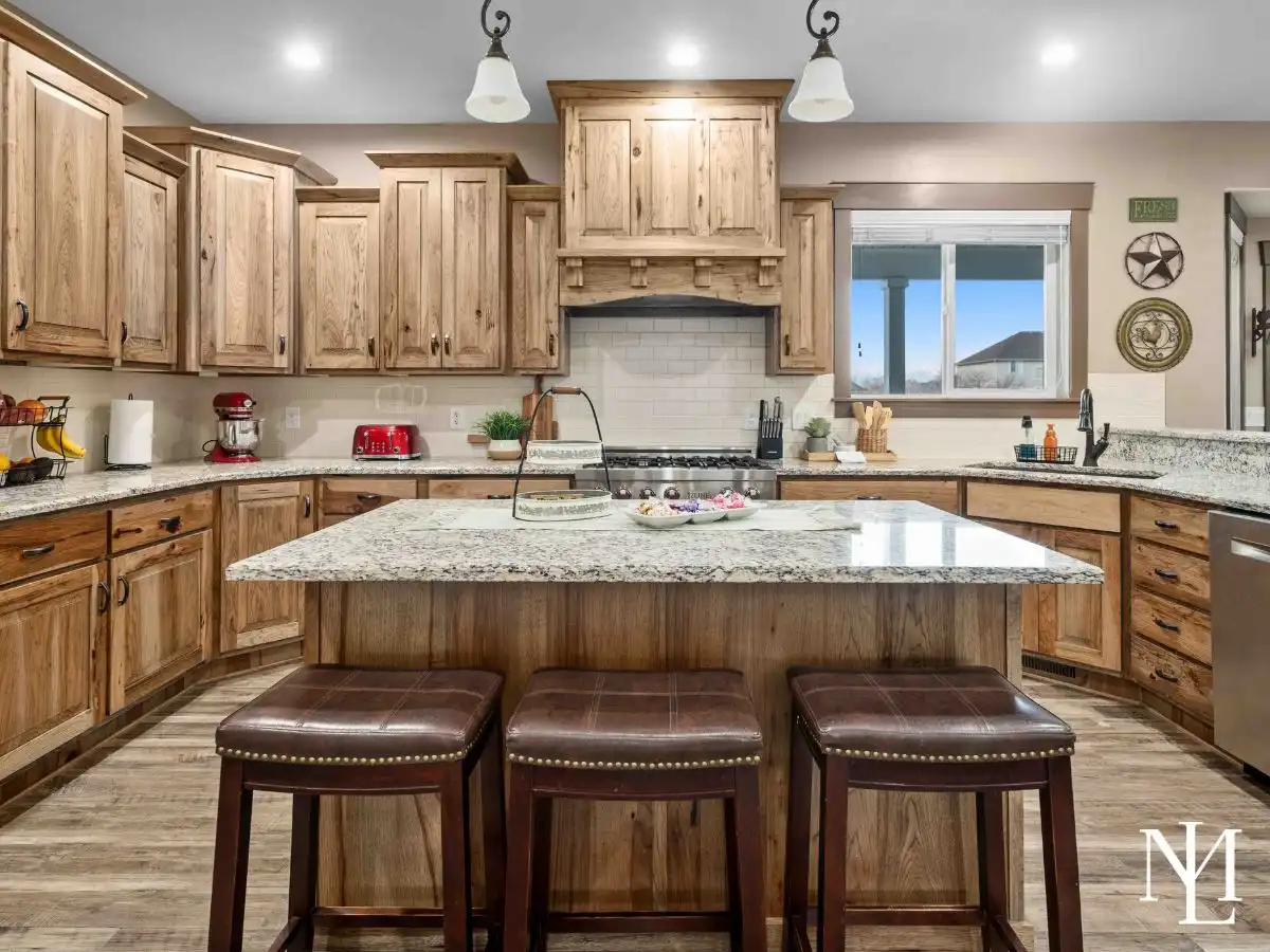 3736 W Hammon Ln Syracuse, Utah 84075 Home's Kitchen