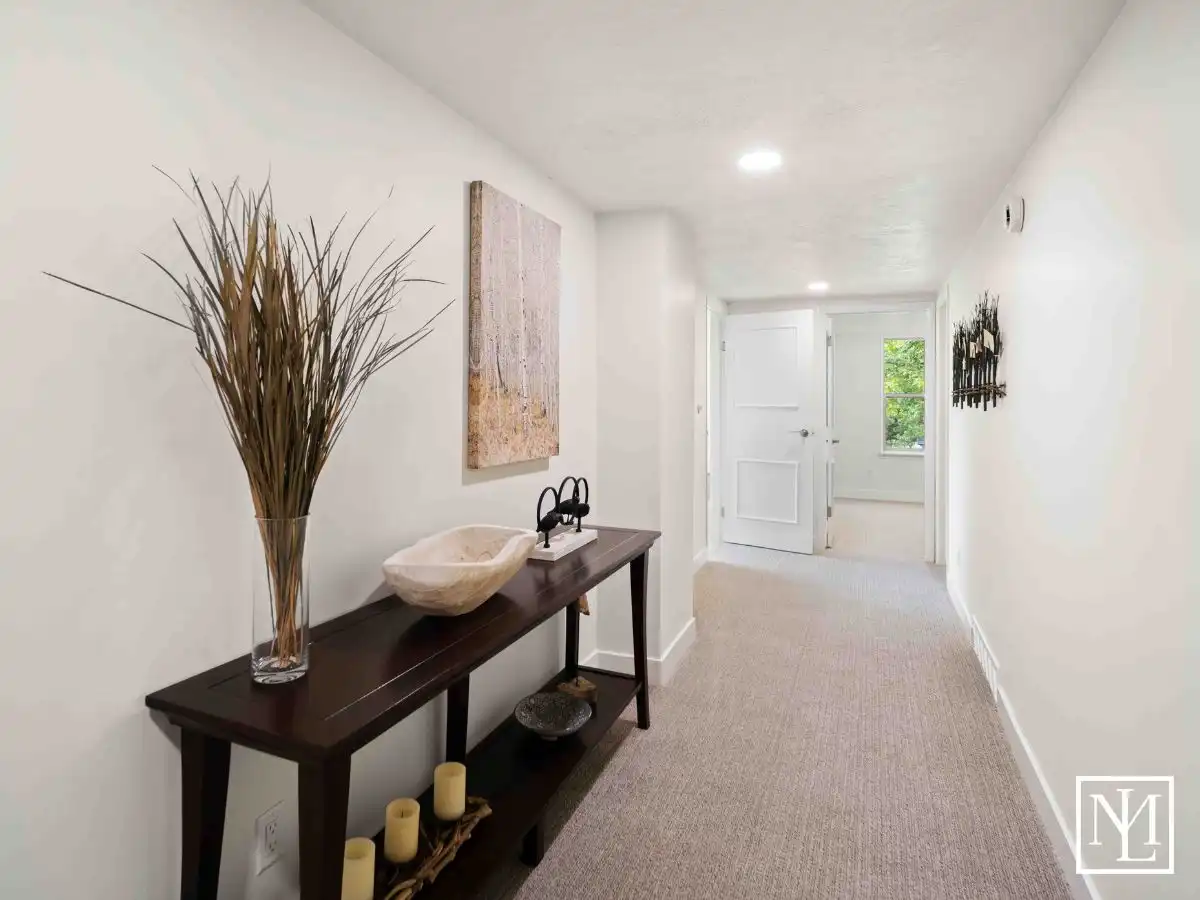 4253 S Spring Rd Ogden Utah 84403 Hallway