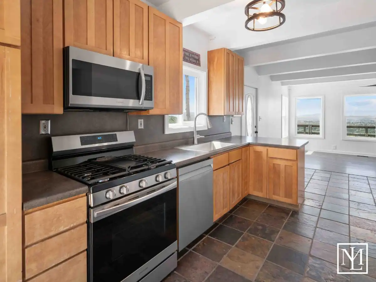 4410 Upper Aspen Loop Kitchen With Warm Cabinets