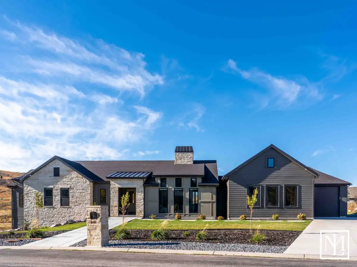 6188 E Hummingbird Pt Huntsville, UT Home Exterior