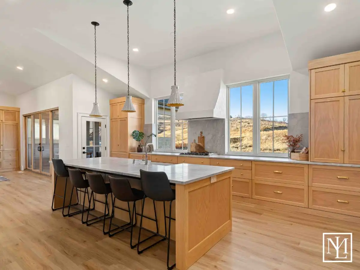 6188 E Hummingbird Pt Huntsville, UT Kitchen View