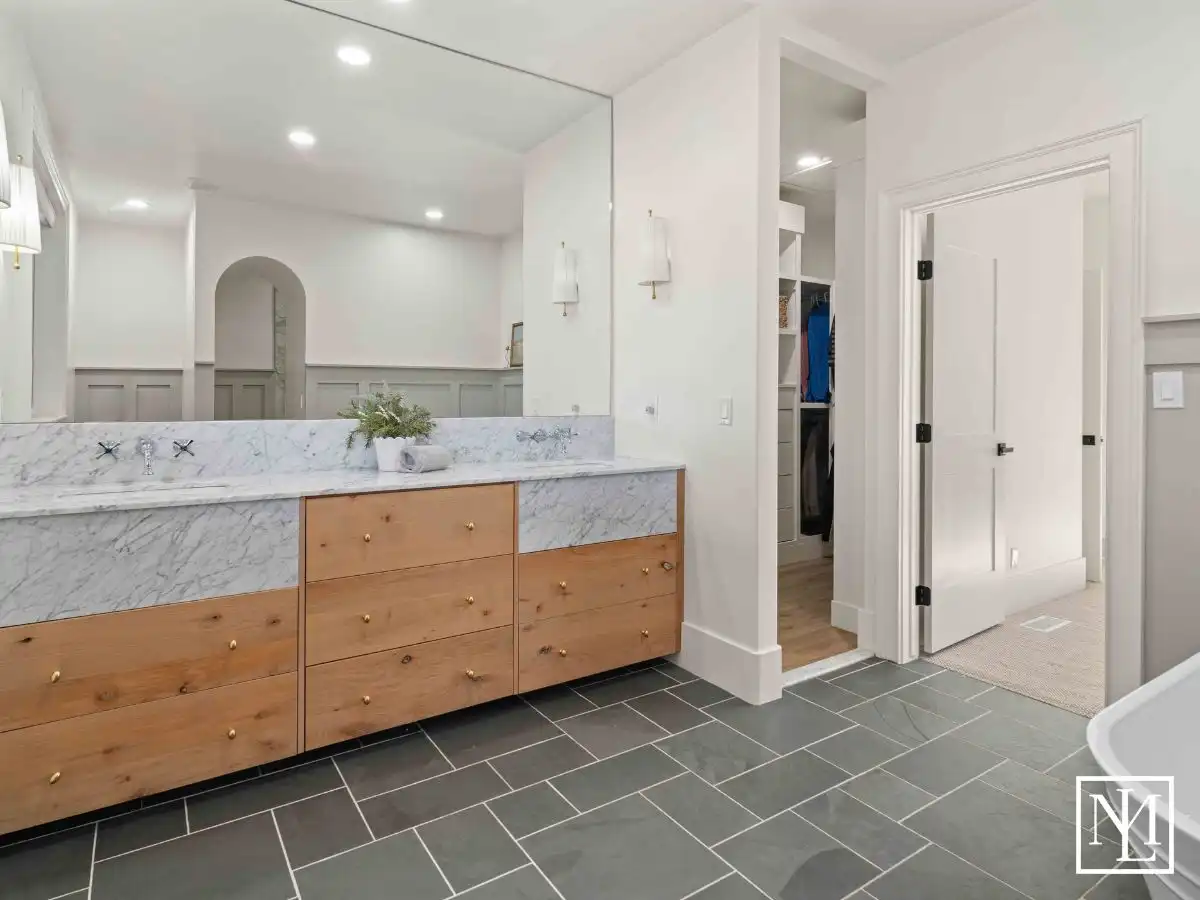 6188 E Hummingbird Pt Huntsville, UT Primary Bathroom