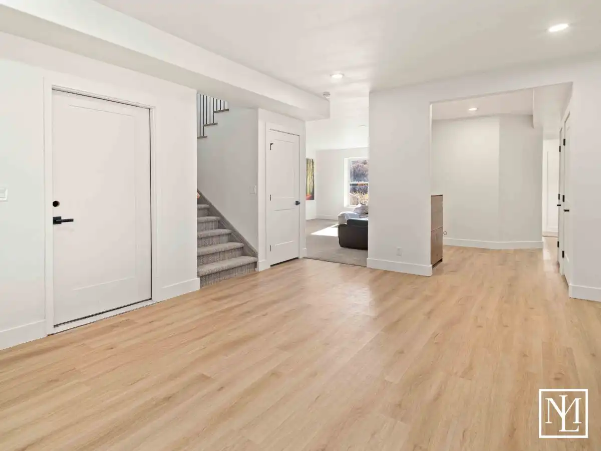 6188 E Hummingbird Pt Huntsville, UT Walk-Out Basement