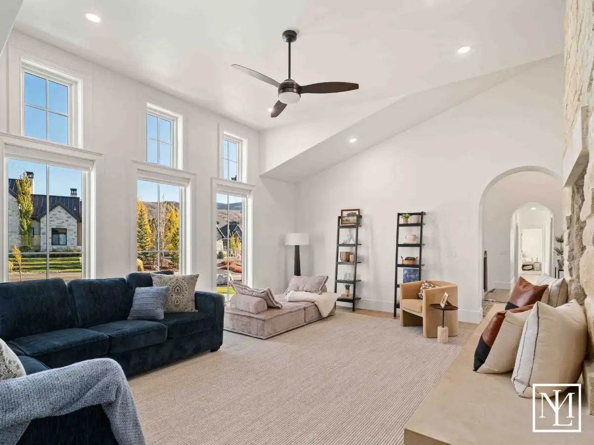 6188 E Hummingbird Pt Huntsville, UT Great Room