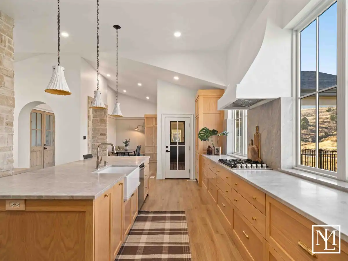 6188 E Hummingbird Pt Huntsville, UT Luxury Kitchen