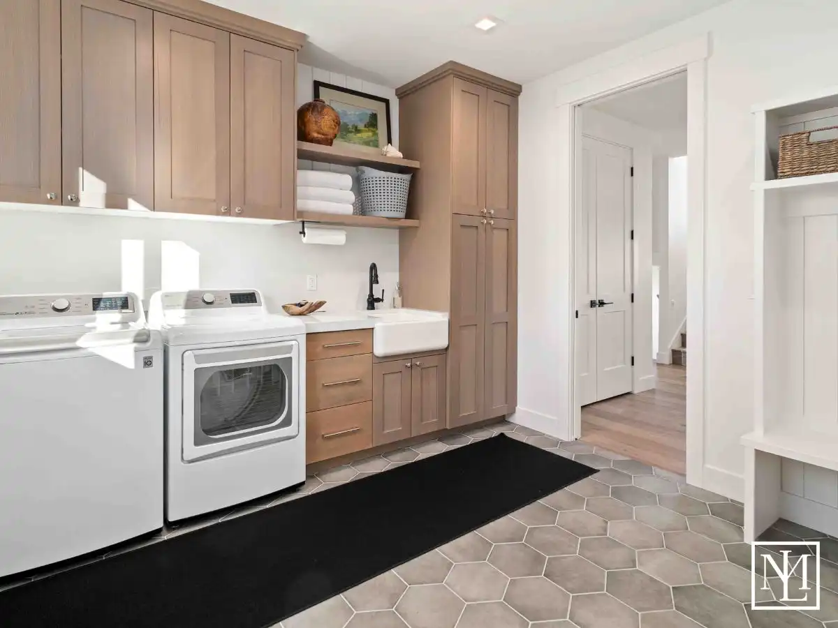 6384 E 725 S 49 Huntsville, UT Home's Laundry Room