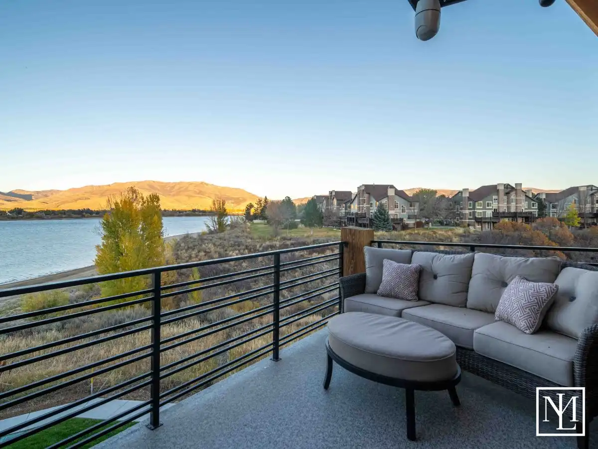 6384 E 725 S 49 Huntsville, UT Home's Balcony View of Pineview Reservoir