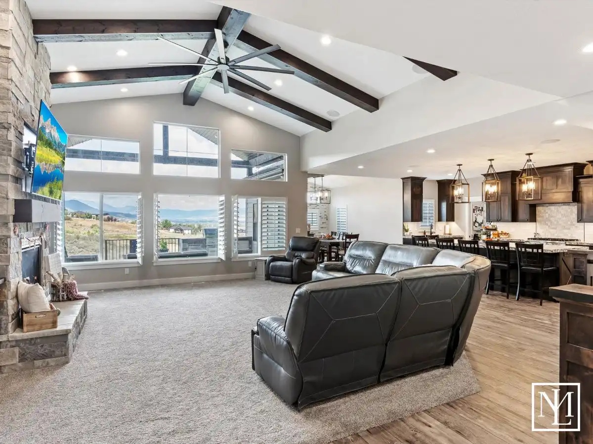 6462 Summit CV Huntsville, UT Home Living Room