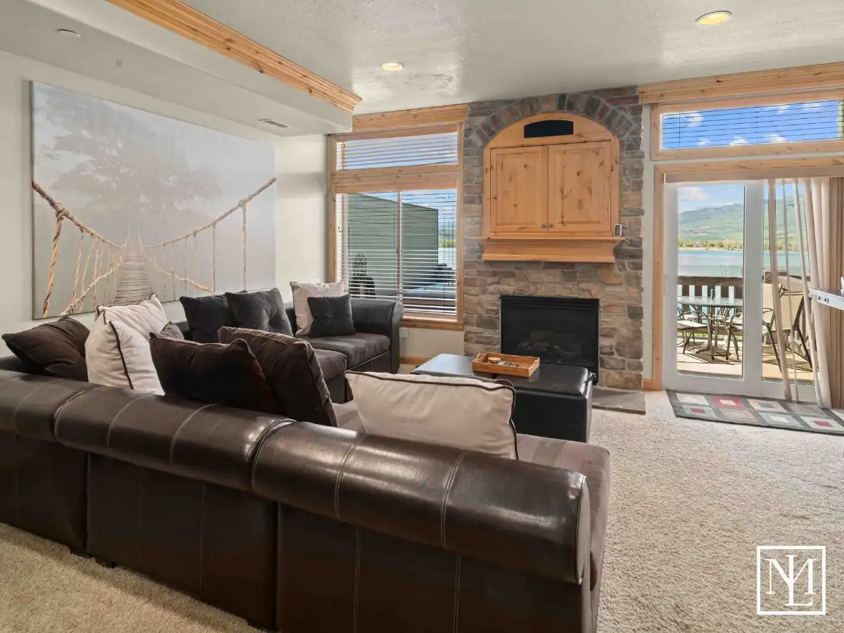 6486 E Hwy 39 64 Huntsville Utah Home Living Room With Fireplace