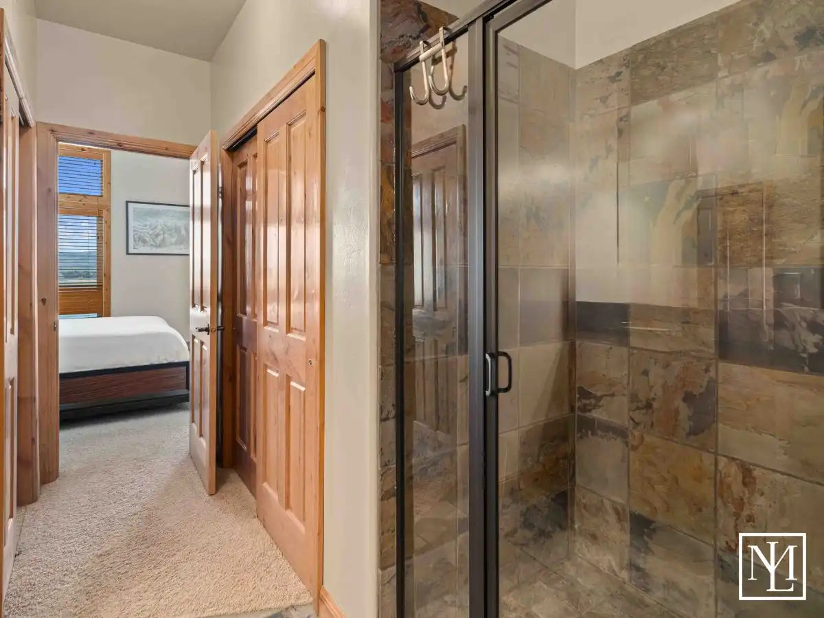 6486 E Hwy 39 64 Huntsville Utah Home Primary Bathroom