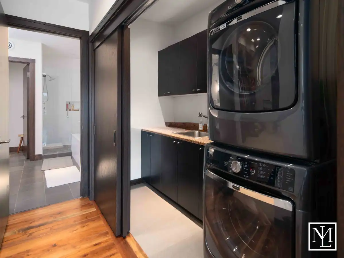 6762 E6675 N Laundry & Utility Room