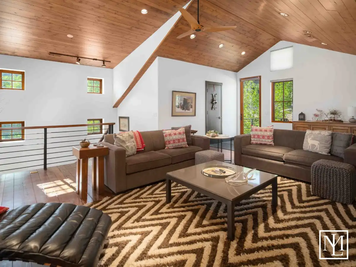 6762 E6675 N Upstairs Living Room/Flex Space