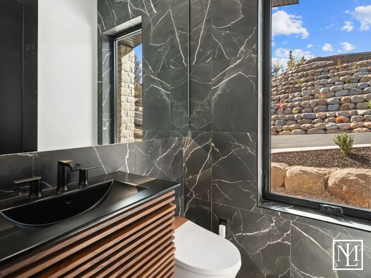 6858 E Summit Peak Cir Huntsville, Utah 84317 Bathroom