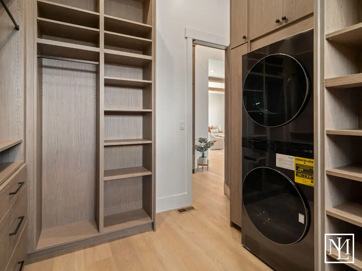 6858 E Summit Peak Cir Huntsville, Utah 84317 Primary Closet Laundry