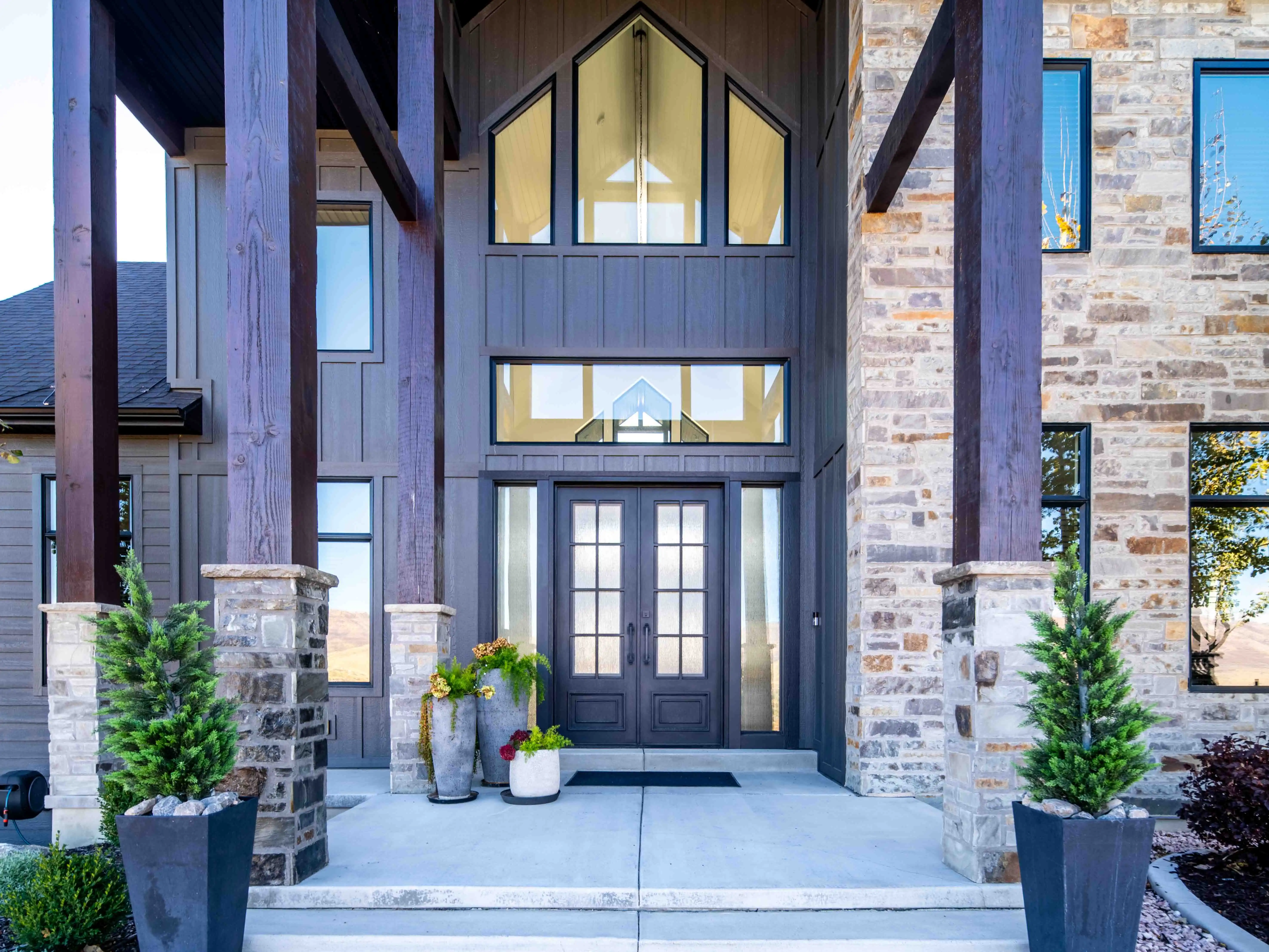 6861-e-summit-peak-cir-hero