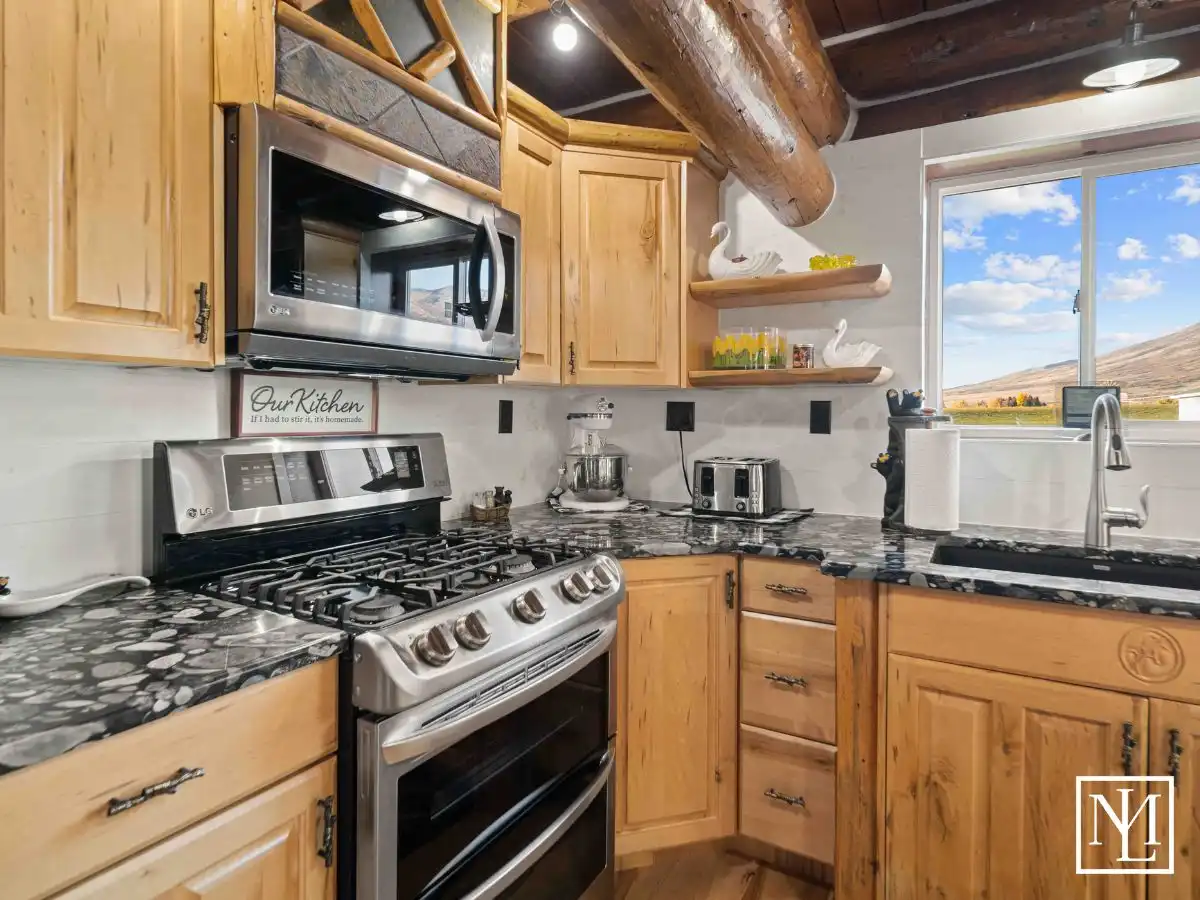 7768 E 1075 N Huntsville, UT Log Home Kitchen