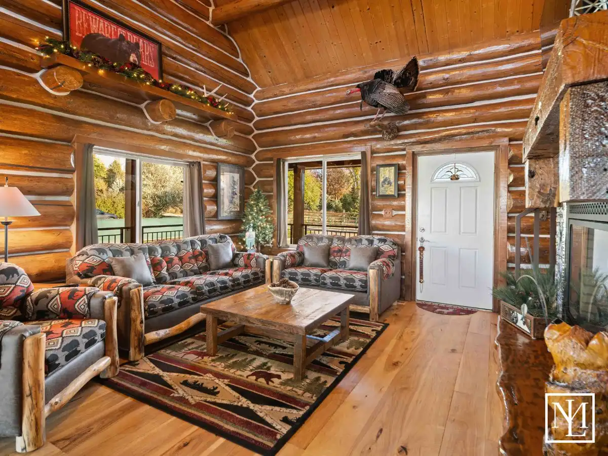 7768 E 1075 N Huntsville, UT Log Home Living Room