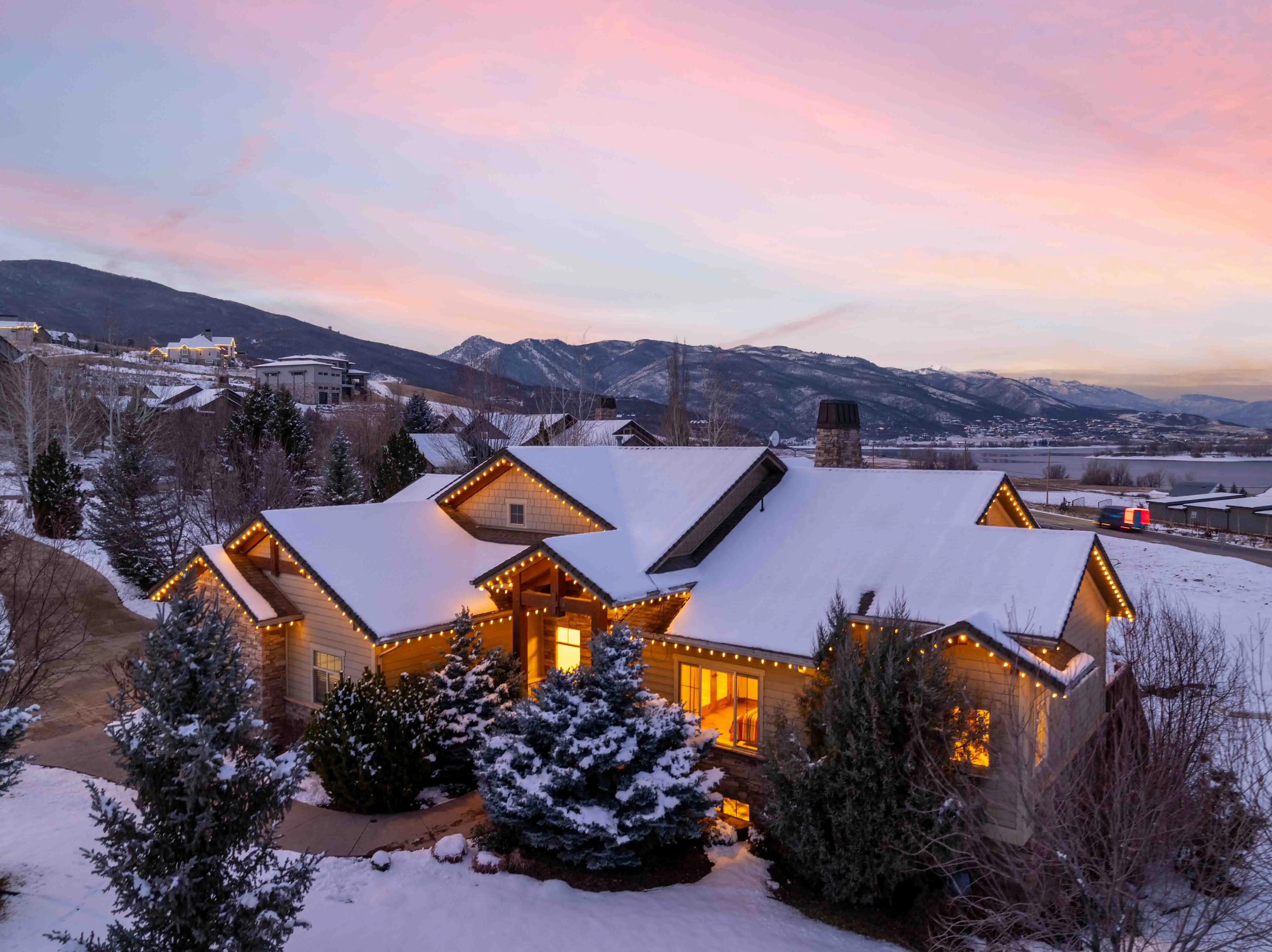 946-Meadowlark-Ln-Huntsville-exterior