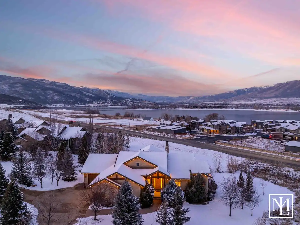 946 S Meadow Lark Ln Huntsville, Utah 84317 Exterior Aerial View at Twilight