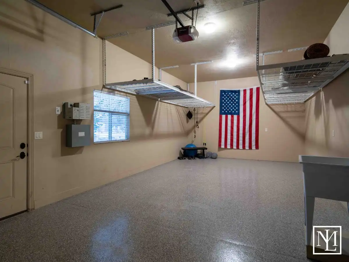 946 S Meadow Lark Ln Huntsville, Utah 84317 Garage