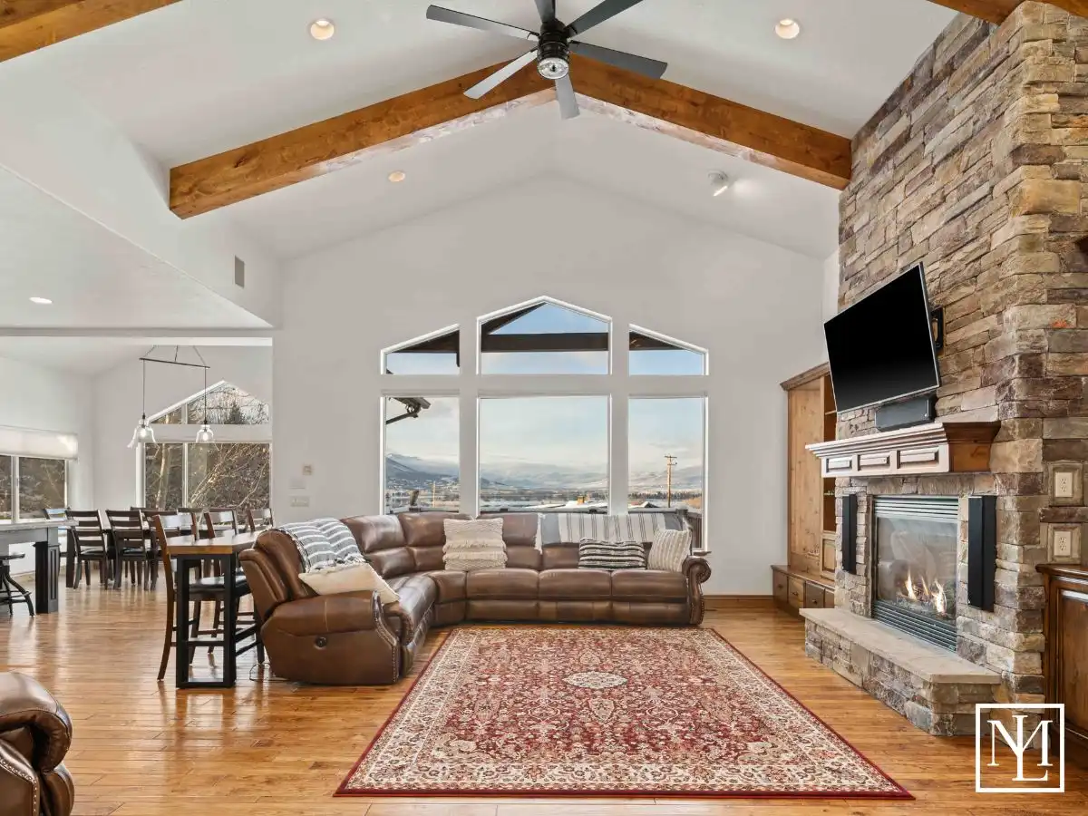 946 S Meadow Lark Ln Huntsville, Utah 84317 Great Room