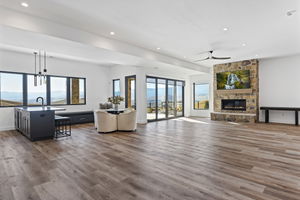 051_Family Room
