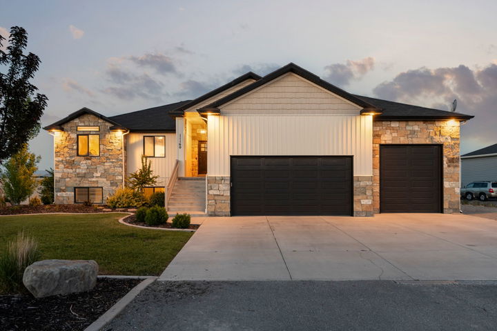 11160-n-8400-w-tremonton-hero