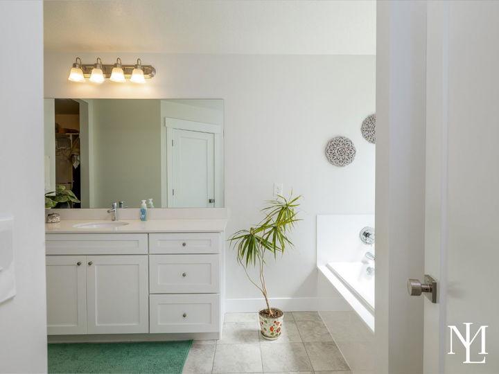 14833 S Springtime Rd Draper, Utah 84020 Home's Bathroom