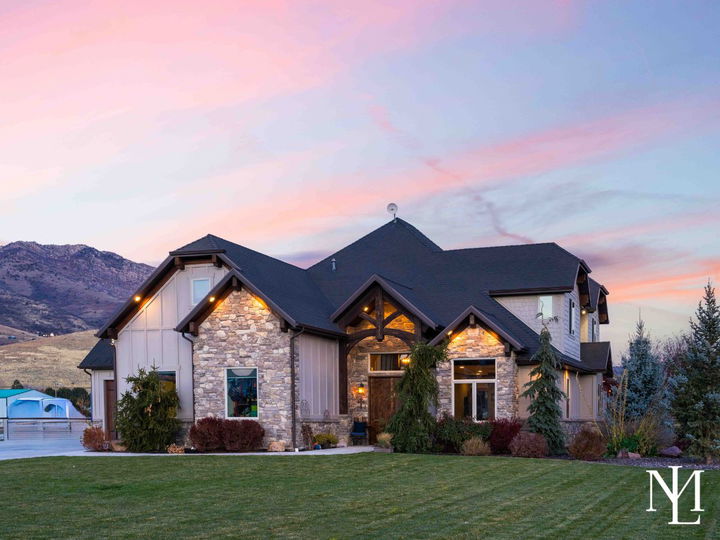 152 N 8750 E Huntsville, Utah 84317 Home at Twilight