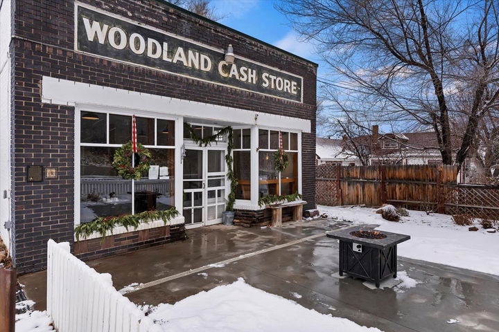 2734-e-state-rd-35-woodland-store-front