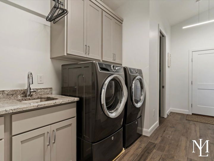 4357 N 4150 E Eden, Utah 84310 Home's Laundry Room