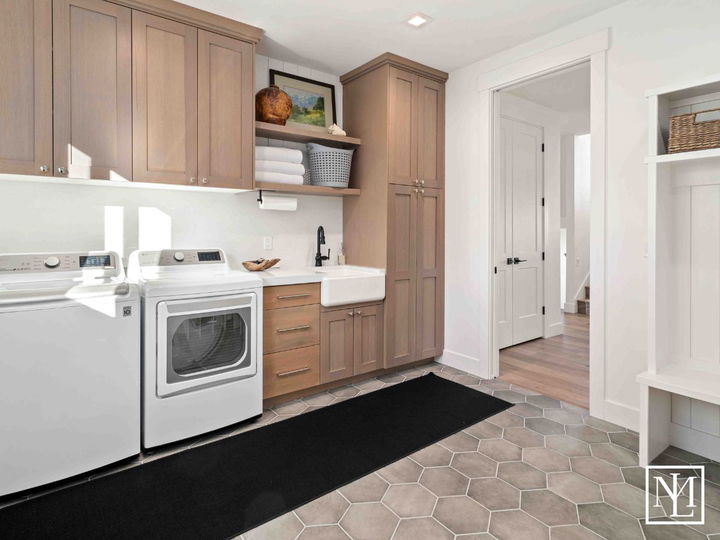 6384 E 725 S 49 Huntsville, UT Home's Laundry Room