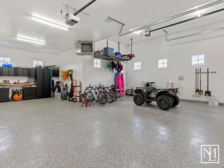 6462 Summit CV Huntsville, UT Home's Garage