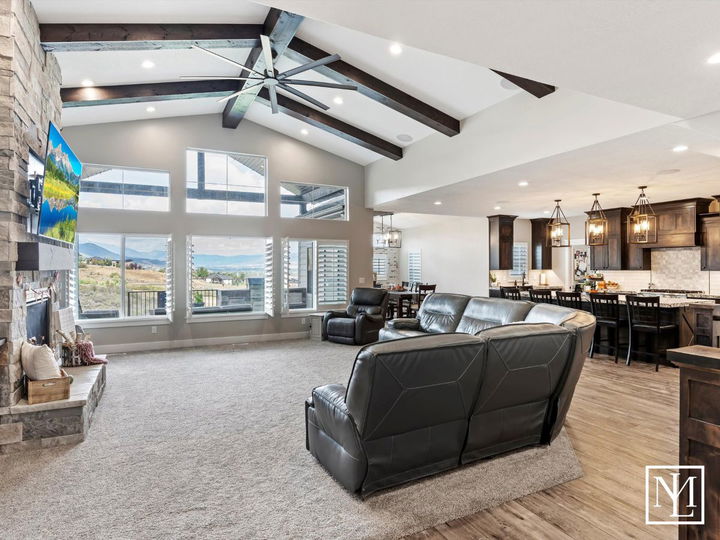 6462 Summit CV Huntsville, UT Home Living Room