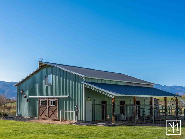 7768 E 1075 N Huntsville, UT Log Home Horse Barn Exterior