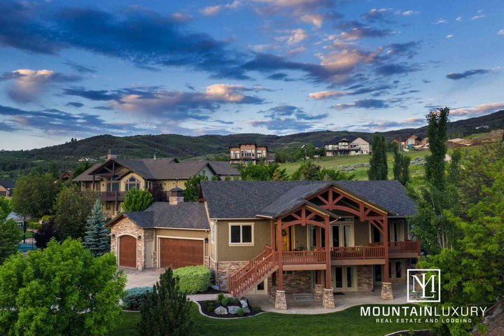 943 Meadowlark Ln, Huntsville drone shot of home and view