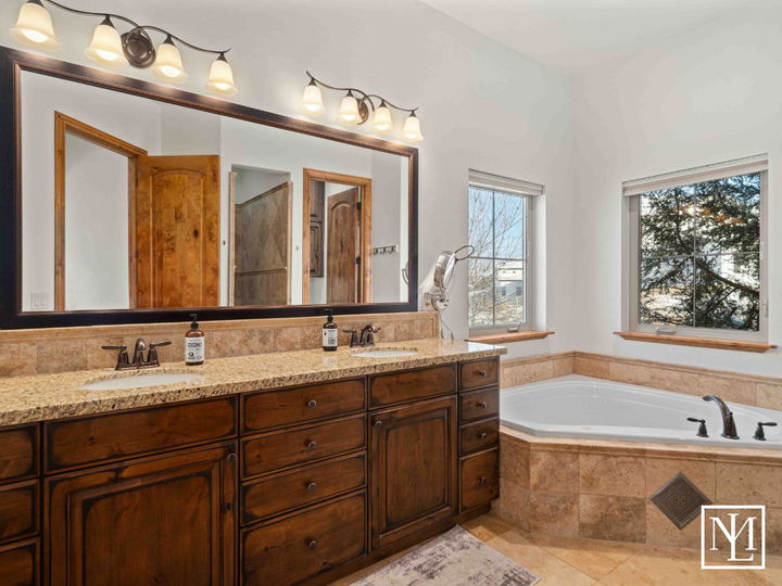 946 S Meadow Lark Ln Huntsville, Utah 84317 Primary Bathroom