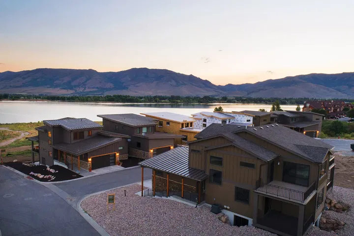 Sunrise Construction at the Escapes at Edgewater on Pineview