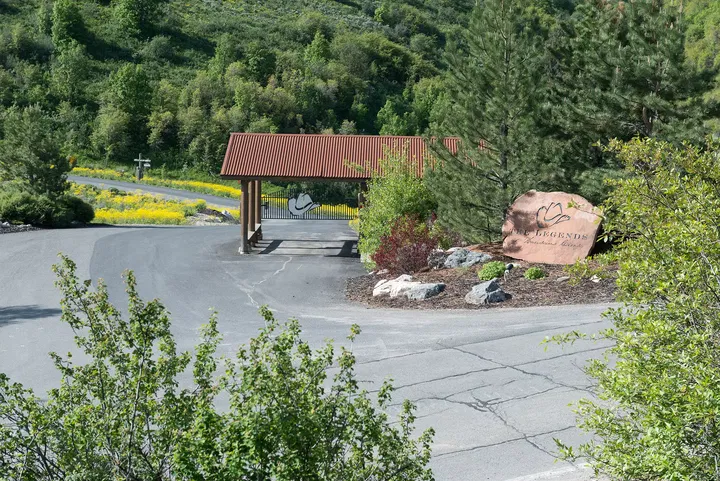 Gated Entry at the Legends of Hawkins Creek